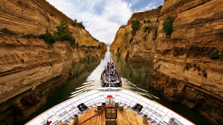 Spektakulär: der von Felswänden gesäumte Kanal von Korinth