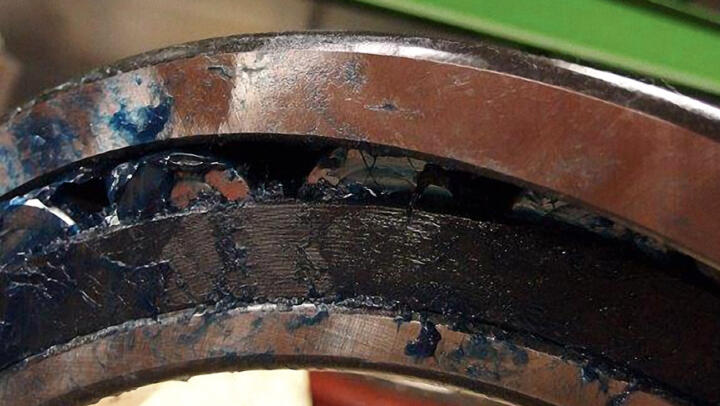 So sieht ein kaputtes Lager aus, das gefälscht war.