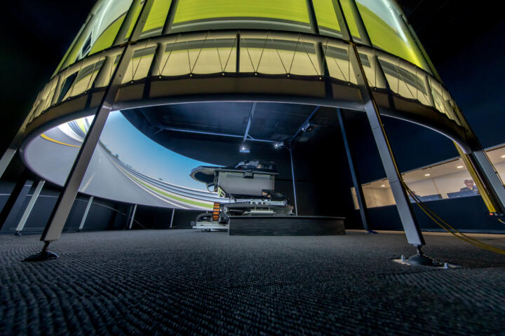 In Fahrzeugsimulatoren wie diesen erweckt Ford die am Rechner entwickelten digit ...