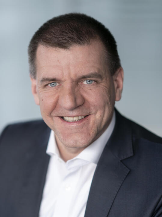 &bdquo;Weil es viele Fragezeichen gibt, entwickeln wir technologieoffen&ldquo;