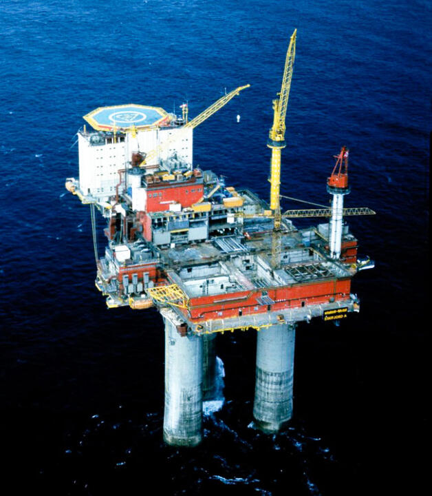 Nordsee (GB) Bei der Erweiterung einer Gasförderplattform mitten in der Nordsee ...